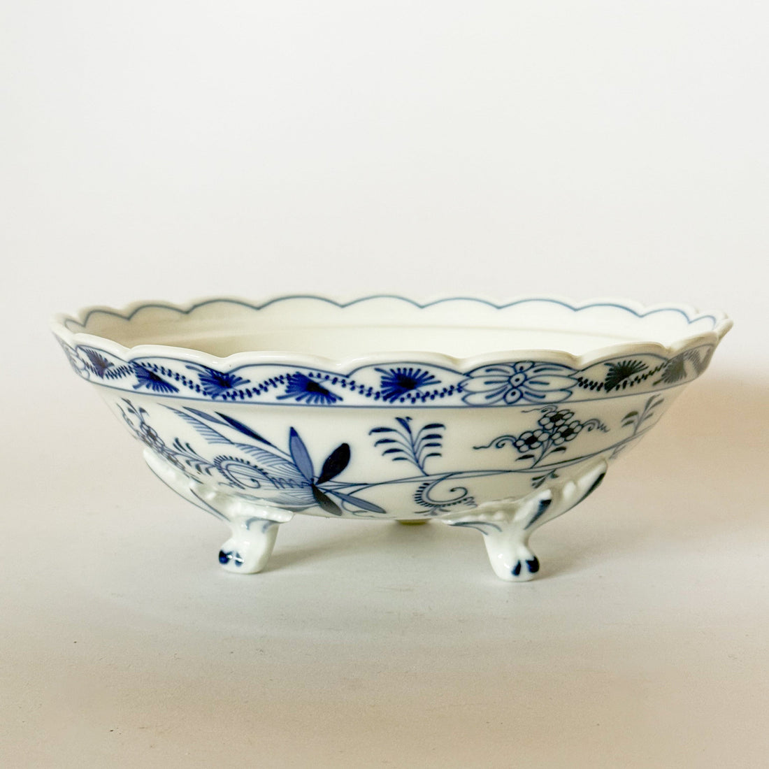 Rare Franziska Hirsh Blue Onion scalloped footed berry bowl