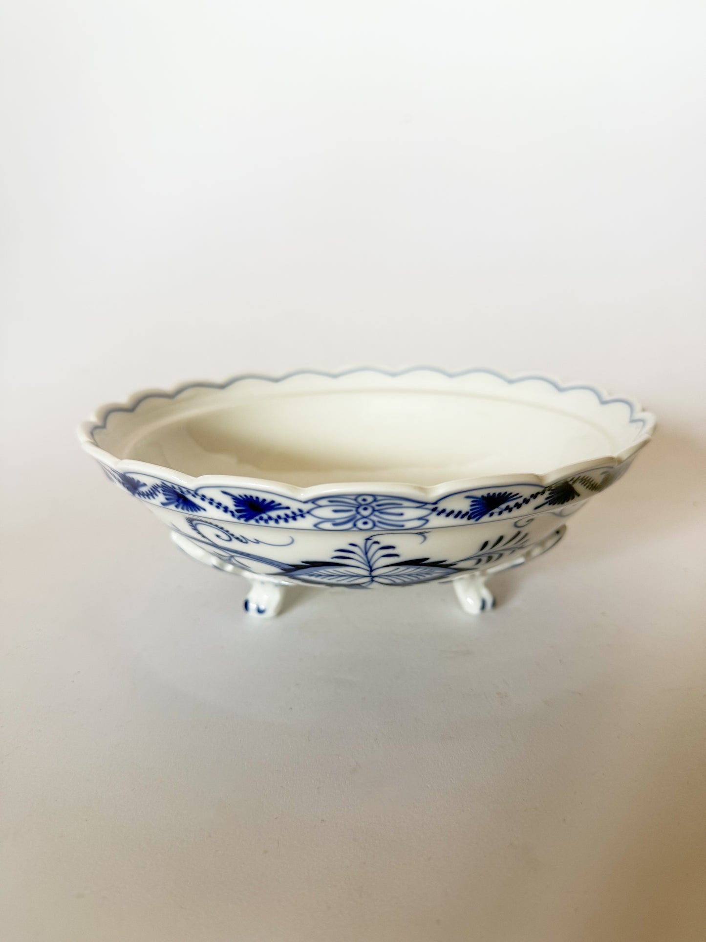 19th Century Franziska Hirsch Porcelain Scalloped Blue Onion Berry Bowl