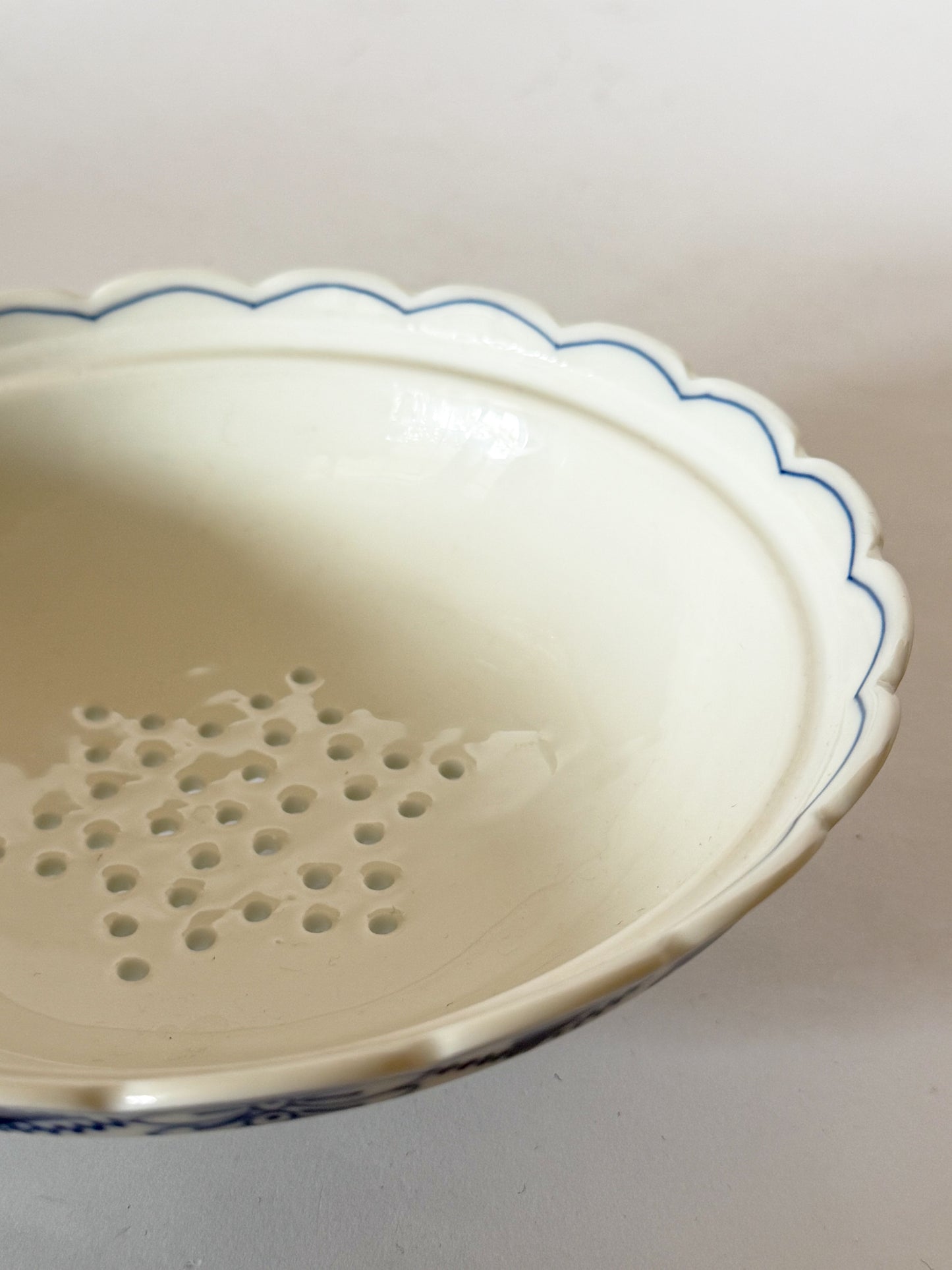 19th Century Franziska Hirsch Porcelain Scalloped Blue Onion Berry Bowl