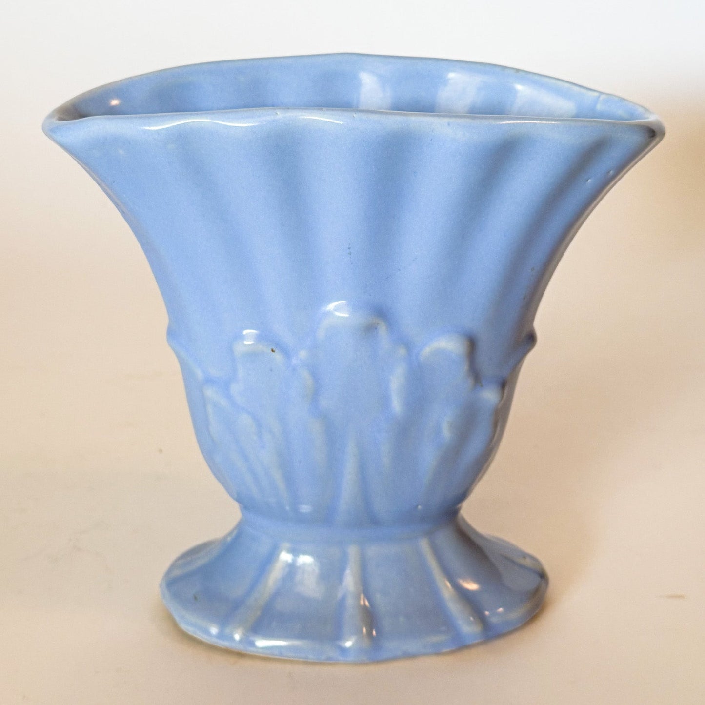 1930s Periwinkle USA Pottery Fan Vase