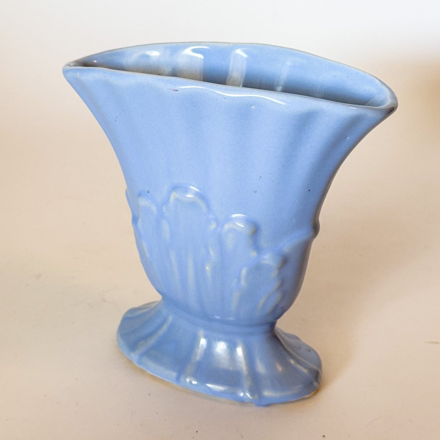 1930s Periwinkle USA Pottery Fan Vase