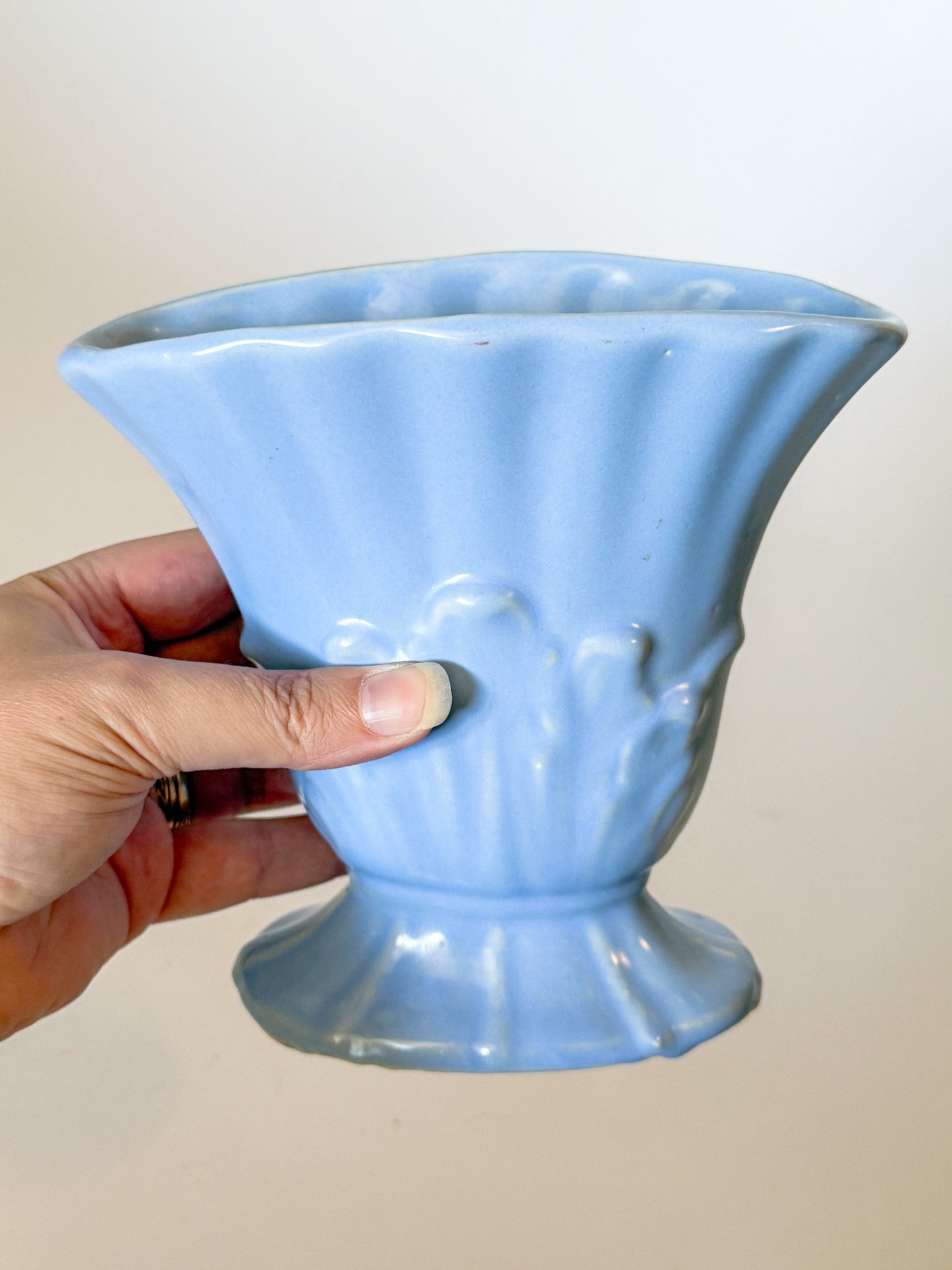 1930s Periwinkle USA Pottery Fan Vase