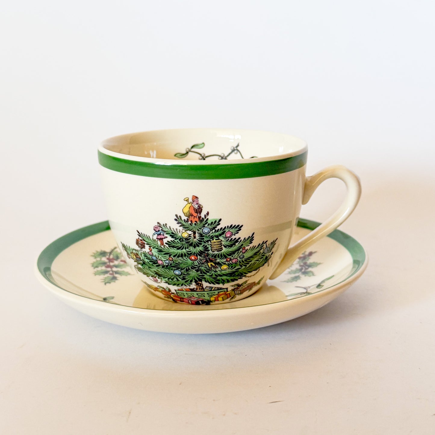 Vintage Spode Christmas Tree Tea Cups and Saucers, Sets of 4