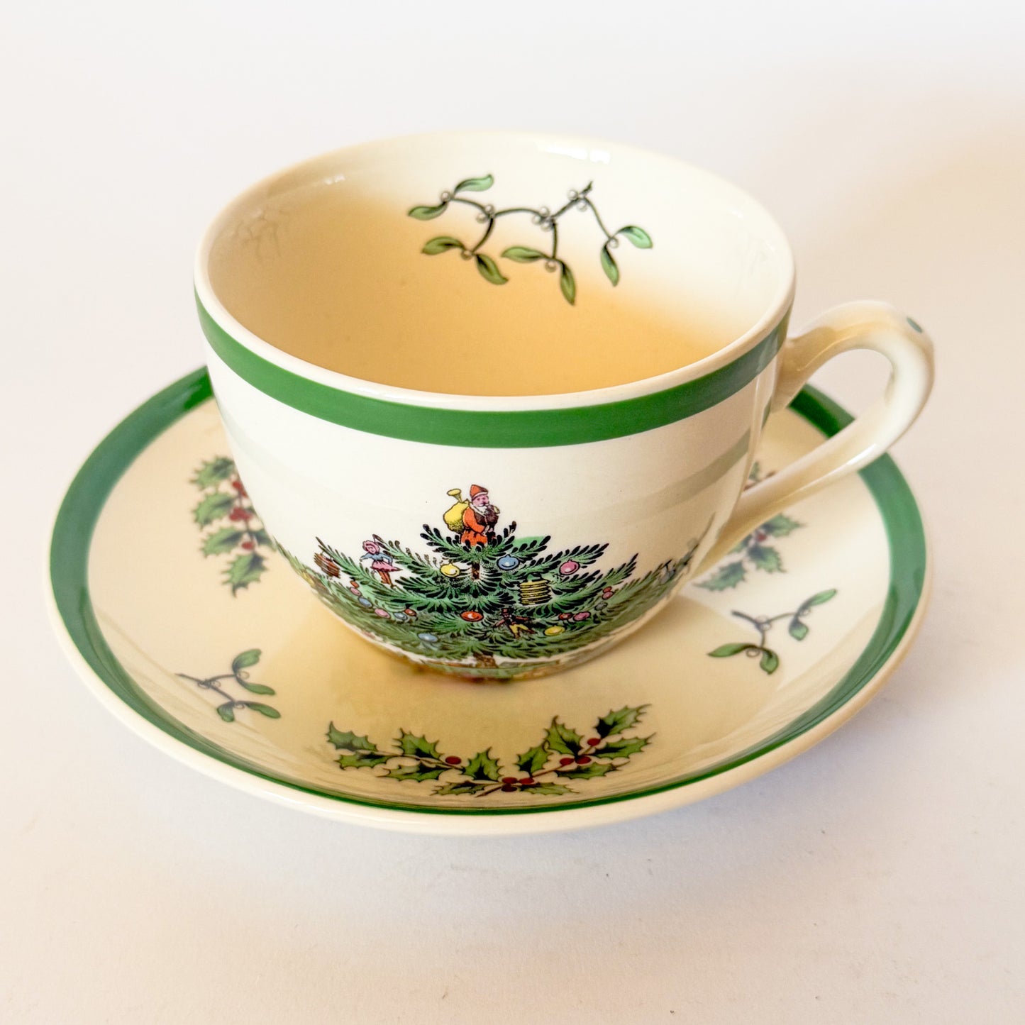 Vintage Spode Christmas Tree Tea Cups and Saucers, Sets of 4