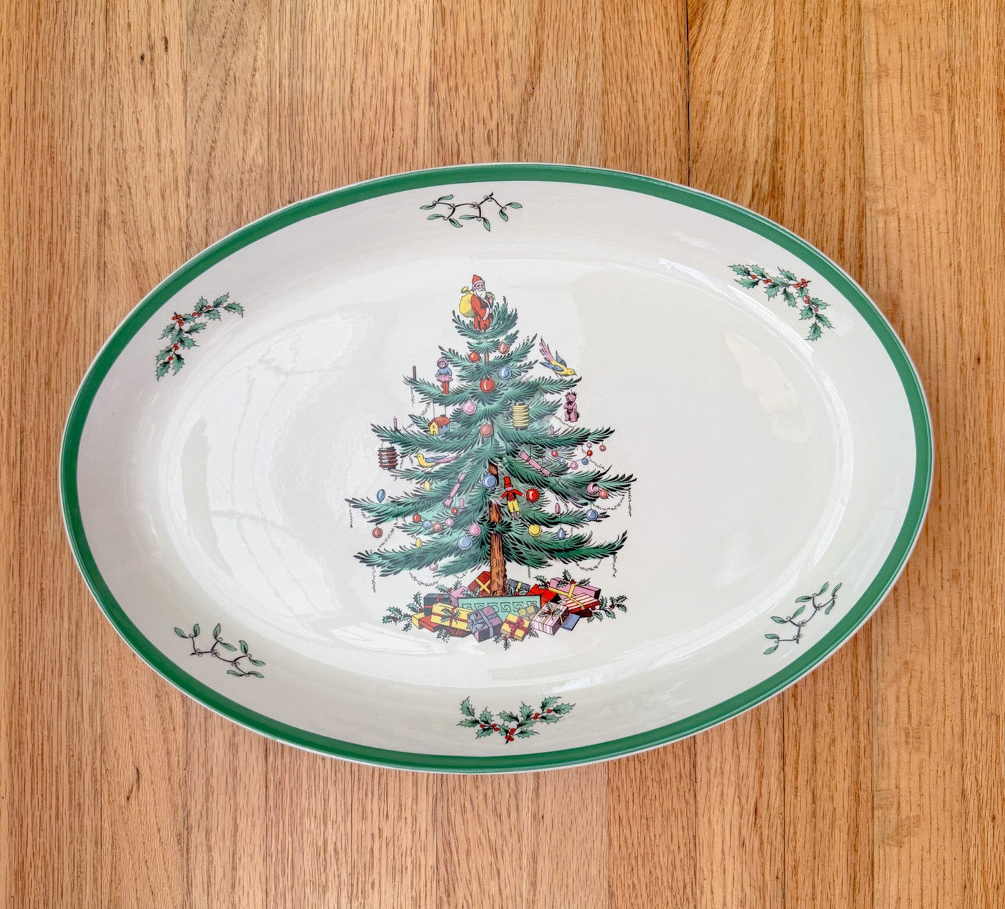 Late 20th Century Spode Christmas Tree Oven to Table Serving Baking Dish - Made in England
