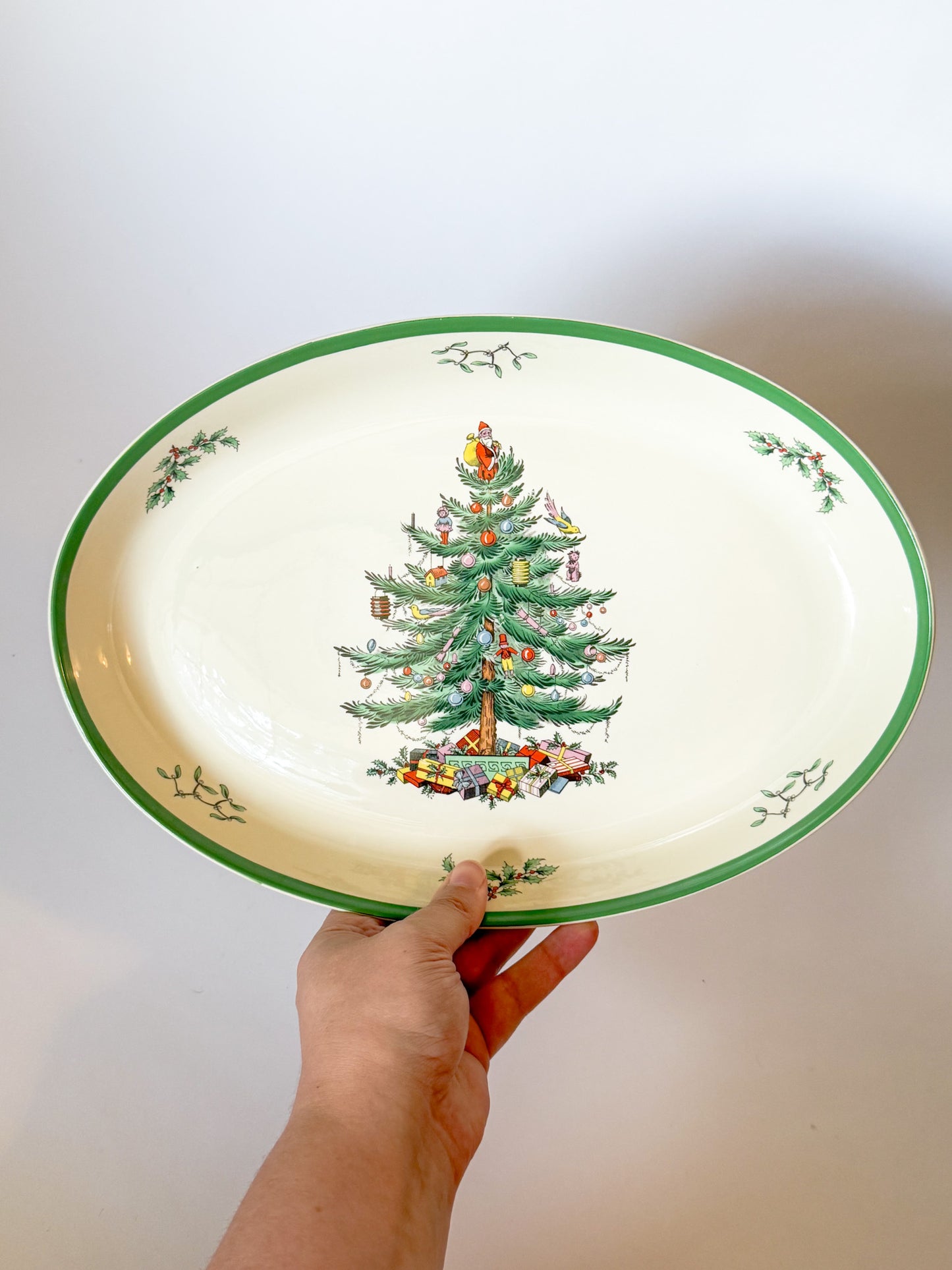 Late 20th Century Spode Christmas Tree Oven to Table Serving Baking Dish - Made in England