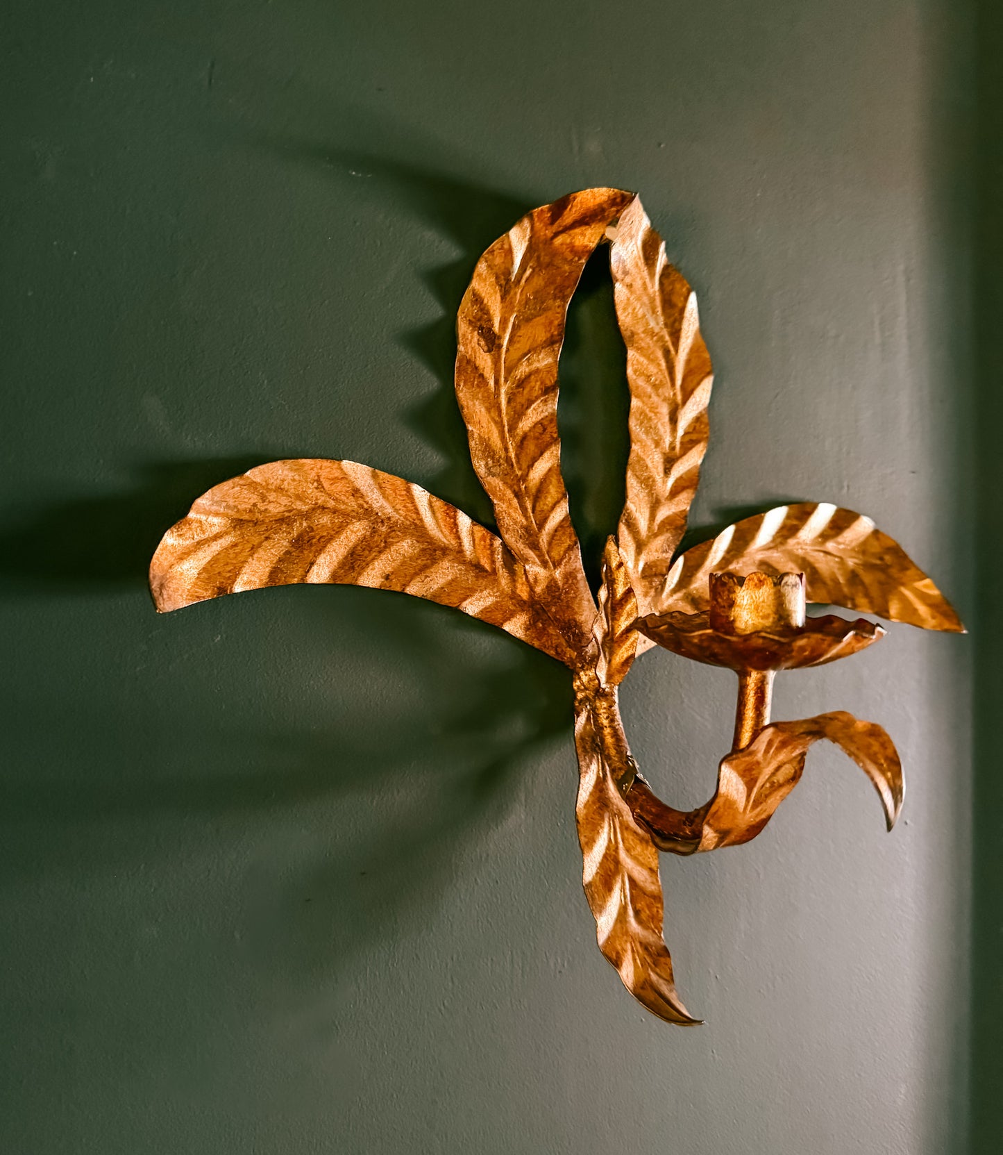 1960s Italian Hollywood Regency Gilt Metal Tole Palm Candle Wall Sconce